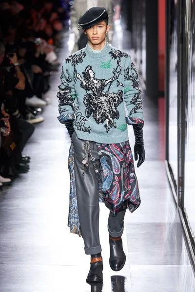 Look 3